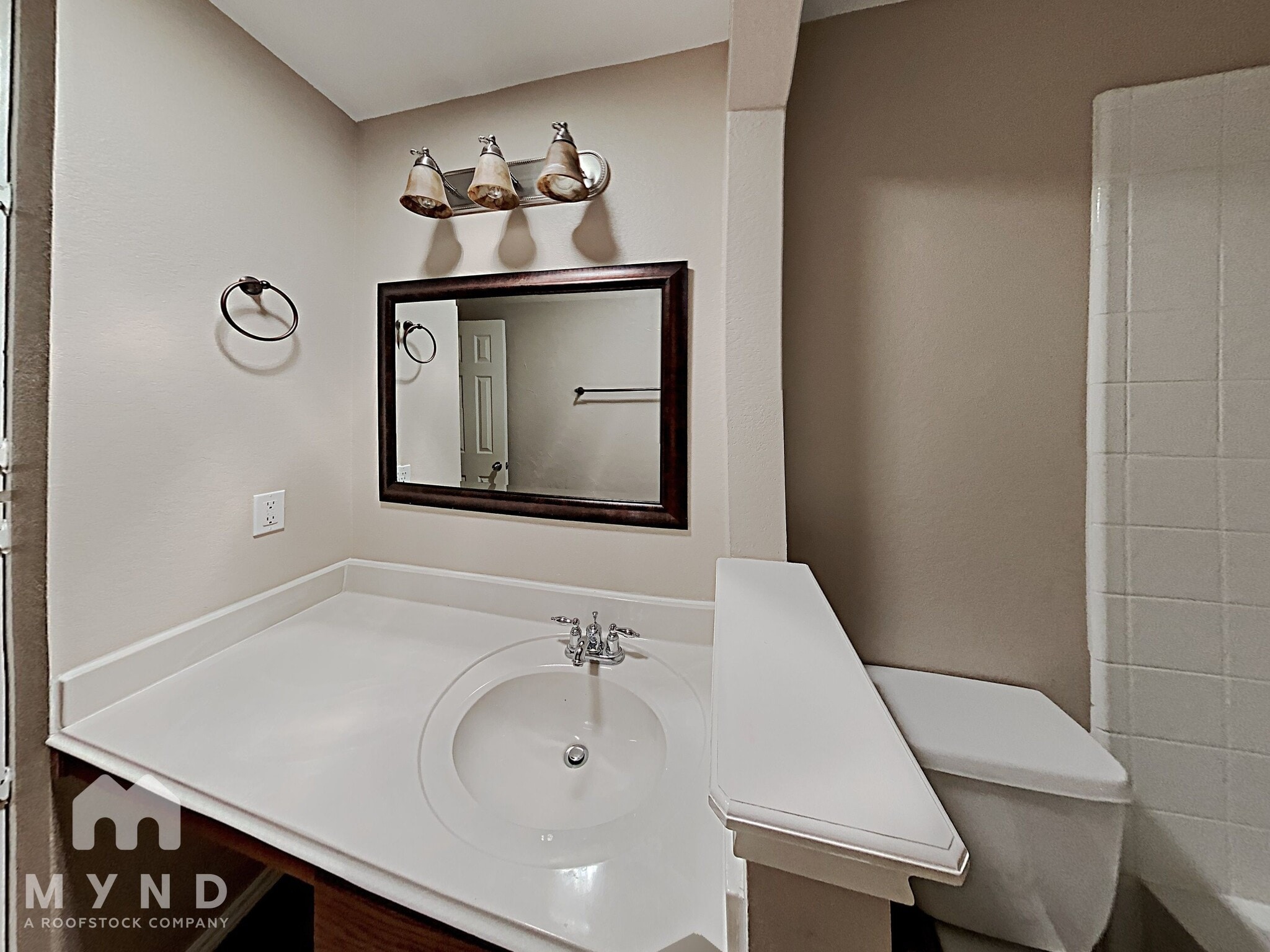 Building Photo - 1002 Camp Verde Dr