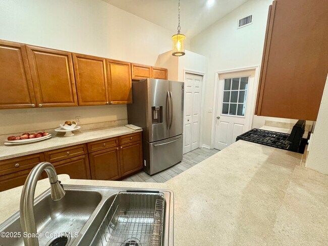 Building Photo - 1245 Ambra Dr