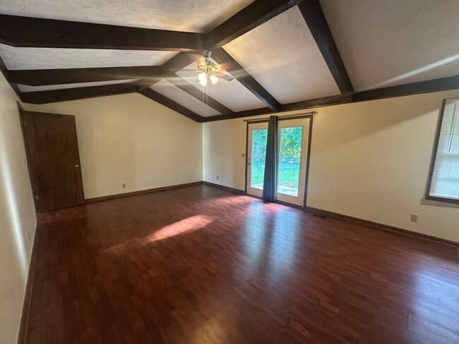 Building Photo - Charming 3 Bedroom, 2 Bathroom Home in Lenlock!