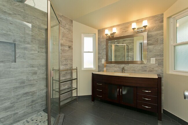 Building Photo - Elegant Oceanview Residence in Prestigious Hawaii Loa Ridge – 3 Bed / 3 Bath