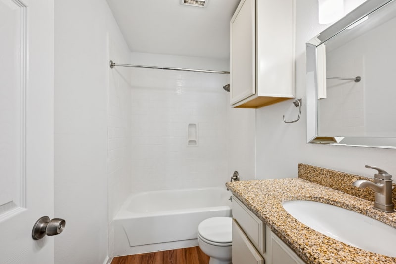 Building Photo - 713 Heavens Dr