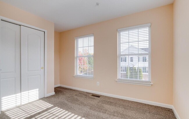 Building Photo - Charming Abingdon Townhome with Modern Upgrades!
