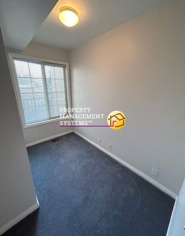 Building Photo - 3 Bedroom Condo Near Park City