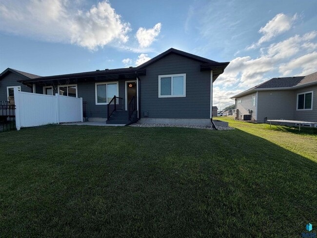 Building Photo - 2607 E Sunburst Dr