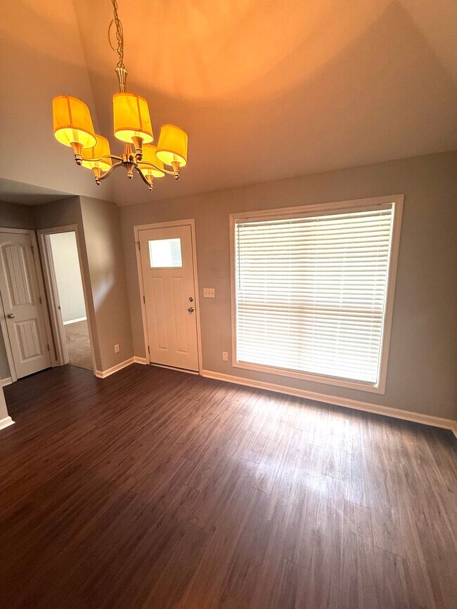 Building Photo - ** 3 Bed 2 Bath located in Burbank Crossing ** Call 334-366-9198 to schedule a self tour