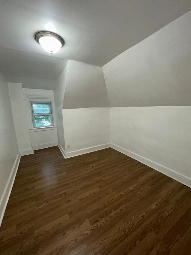 Building Photo - 28 Lee Ave