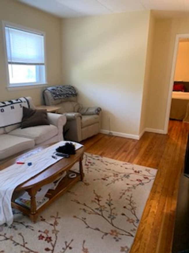 Building Photo - Two bedroom one bath close to law school