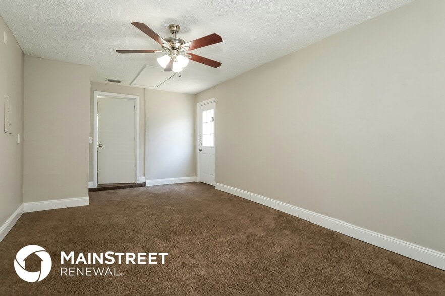 Building Photo - 2433 Justin Rd E