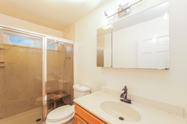 Building Photo - 105 Hampton Rd