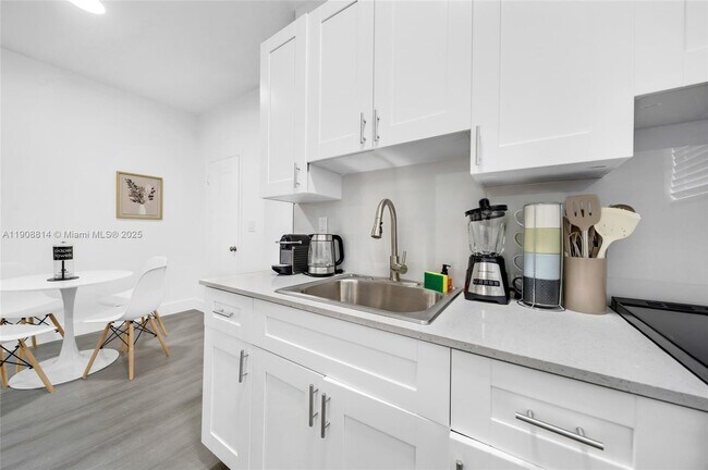 Building Photo - 1029 SW 5th St