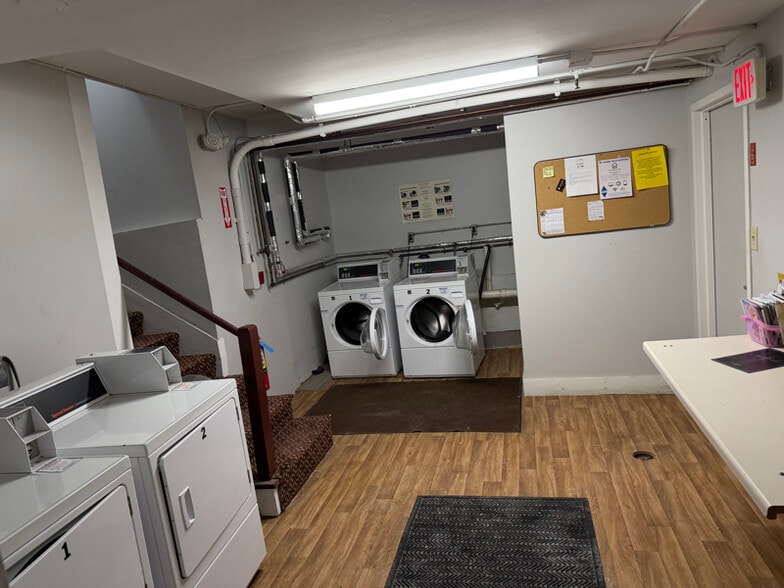 Building Photo - 100 Main St