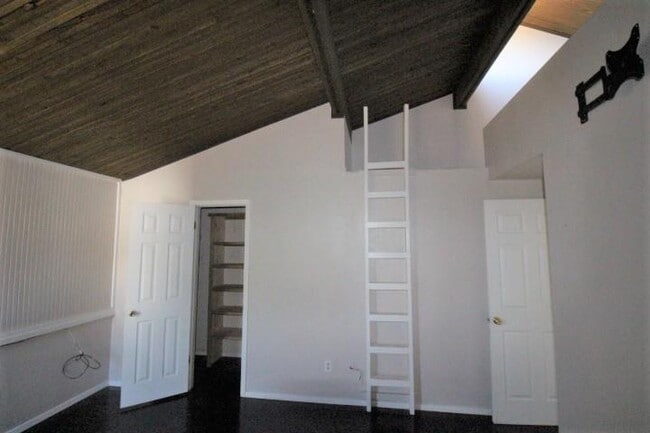Building Photo - 805 Paisley Dr