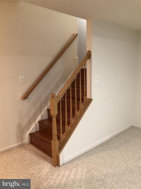 Building Photo - 1981 Logan Manor Dr