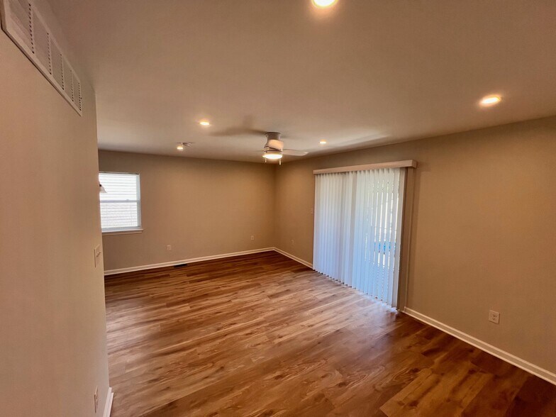 Building Photo - 514 Gia Cir
