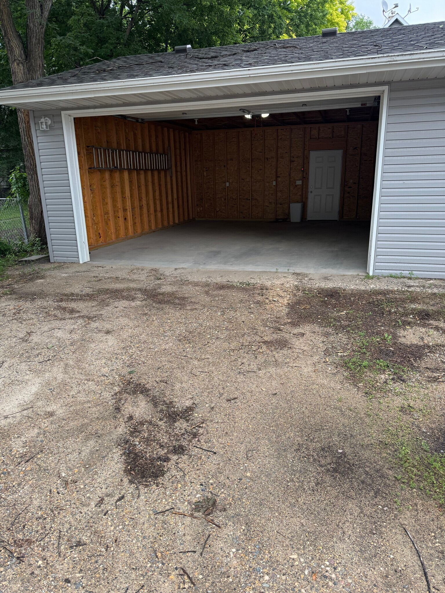 Garage - 1006 10th St N