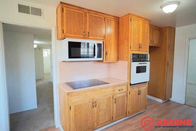 Building Photo - Darling Home in East Bakersfield!