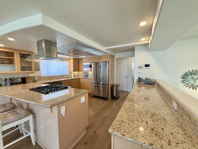 Building Photo - 3744 Ocean Dr