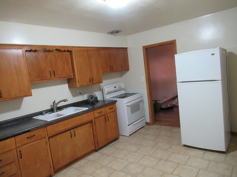 Kitchen - 7527 W Melvina St