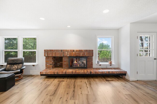 Building Photo - 4BD, 2.5BA Westminster Home with Back Yard