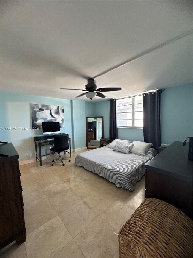 Building Photo - 3545 NE 166th St