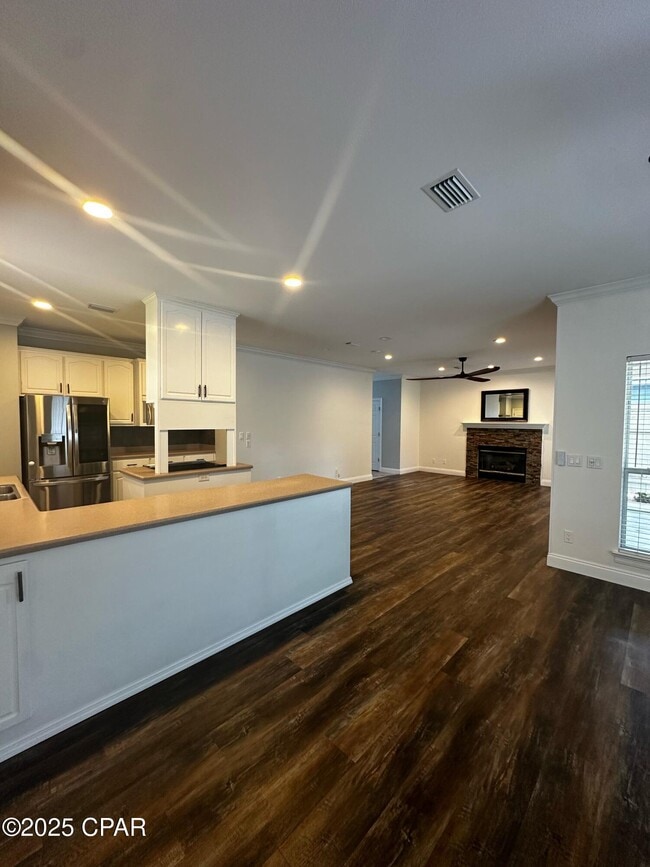 Building Photo - 7009 N Lagoon Dr