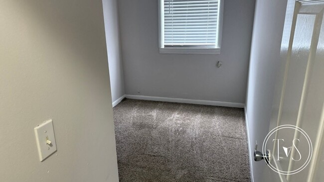 Building Photo - RATE DROP ALERT (was $1880/month)!