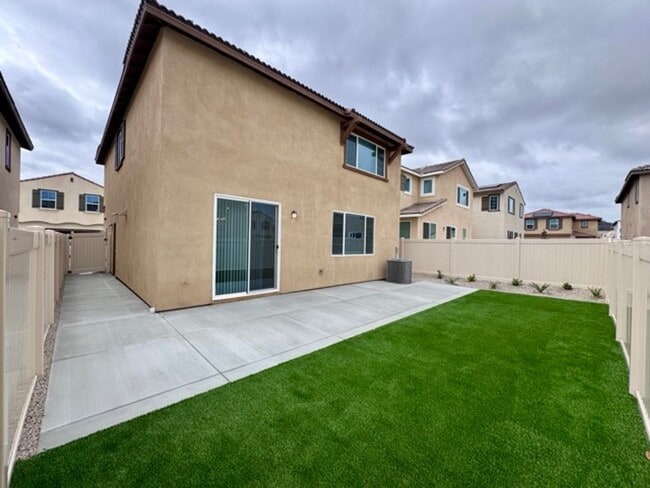 Building Photo - Welcome to Your Brand New 3 Bedroom Solar Home in the Gated Willow Springs Community of Murrieta!