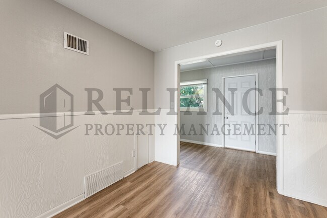 Building Photo - 1231 N Harding Ave