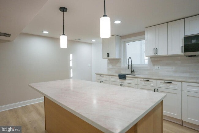 Building Photo - 4305 Elmwood Rd