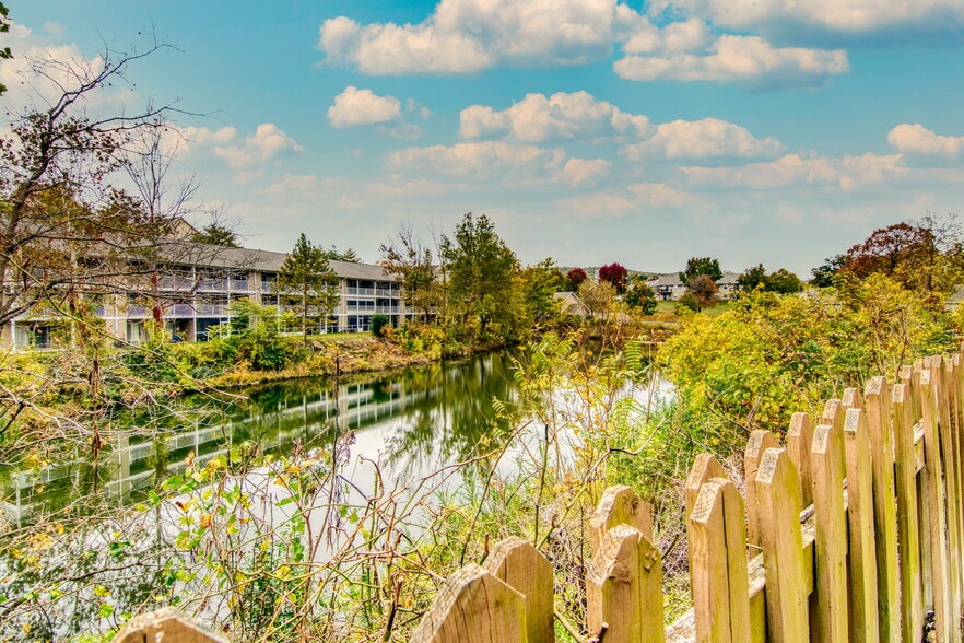 Building Photo - 40 Scenic Ct