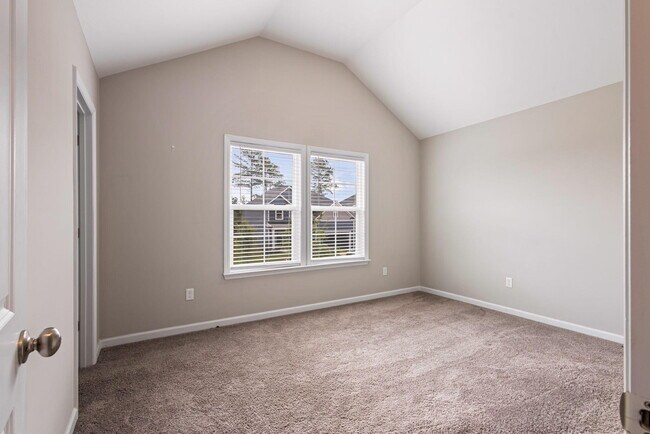 Building Photo - 3580 Hilltop Trl