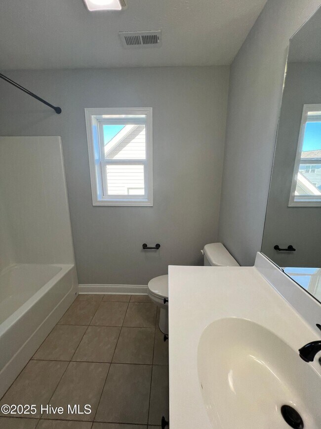 Building Photo - 127 Lightwater Dr