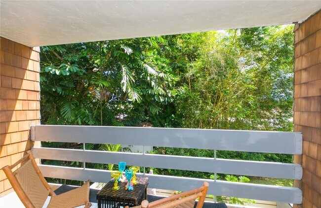 Building Photo - Upgraded 3 bed 2 bath condo in Kailua Town, 2 covered parking
