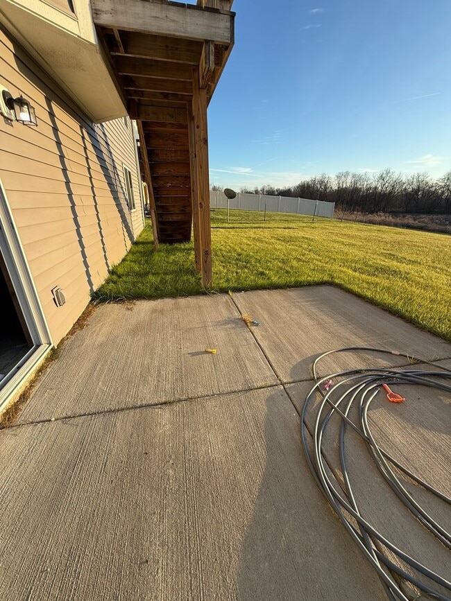 Building Photo - Silver Creek Meadows Subdivision