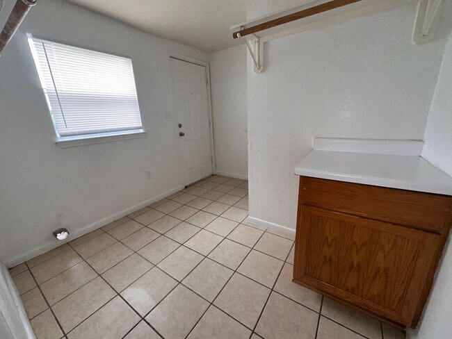 Building Photo - Conveniently located- Water and Trash Included