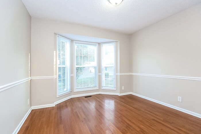 Building Photo - 951 Roedeer Dr