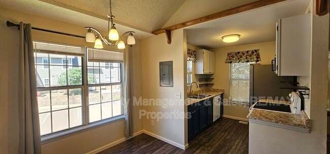 Building Photo - 2039a Palm Dr