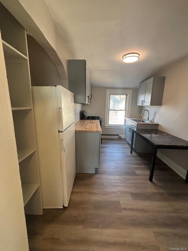 Building Photo - 127 E Chester St