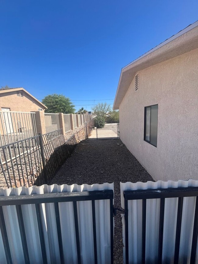 Building Photo - 3 Bedroom - 2 Bath Home