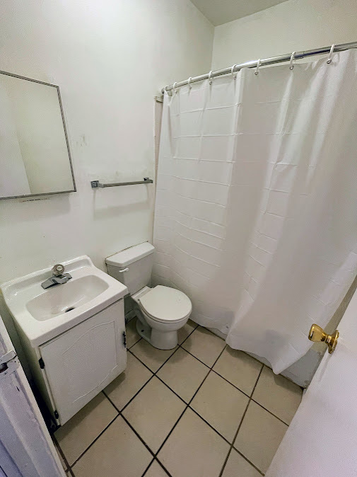 Bathroom - 2148 N Carlisle St