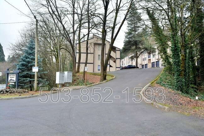 Building Photo - 3618 SW Beaverton Hillsdale Hwy