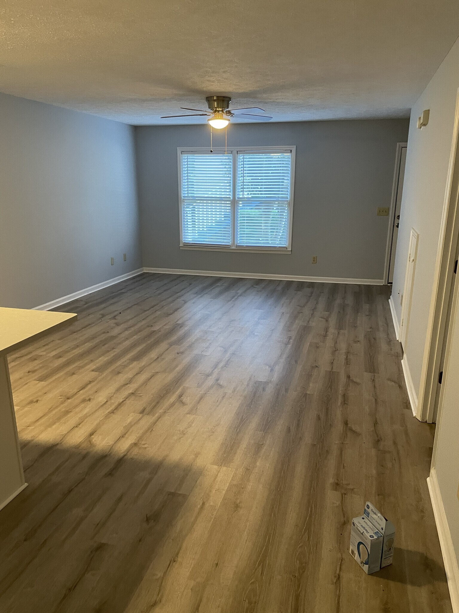 Building Photo - 415 10th Ave S