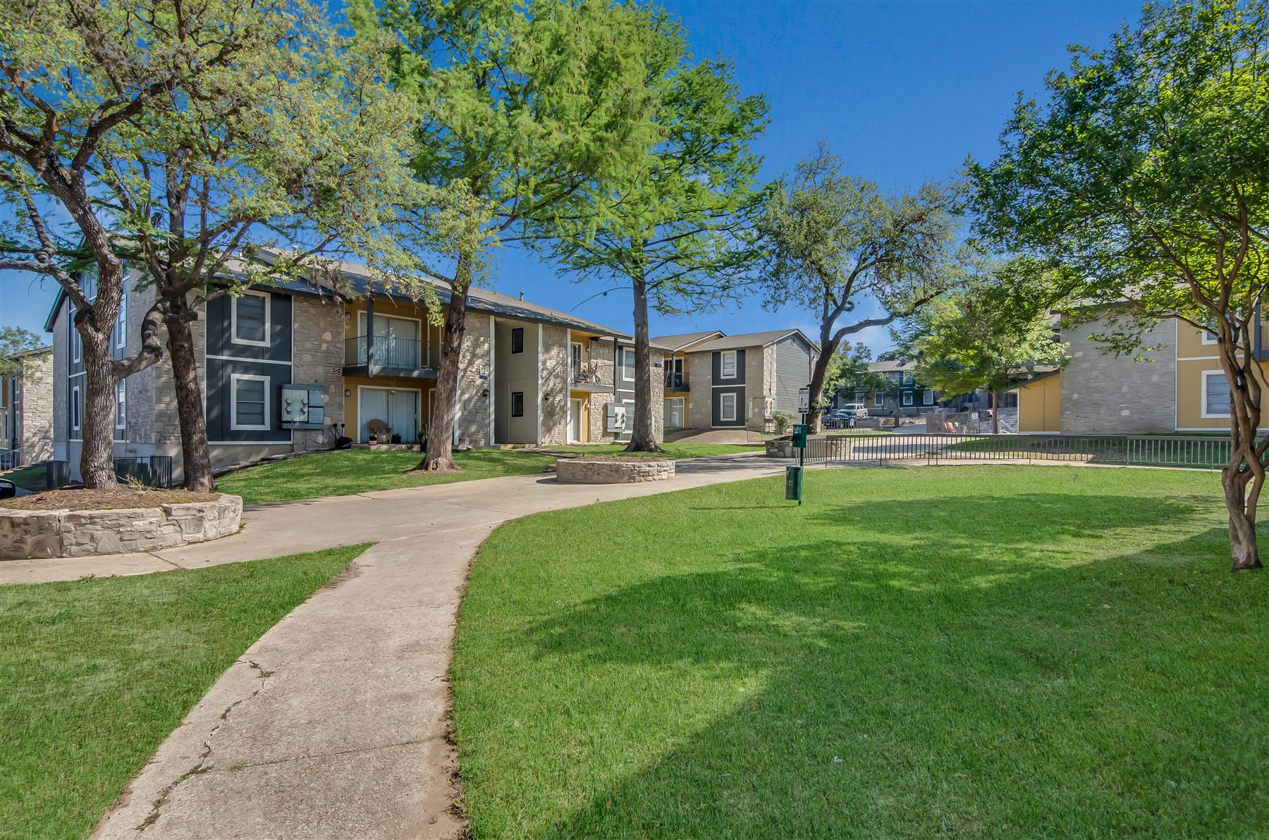 Building Photo - Pearl Park Apartments