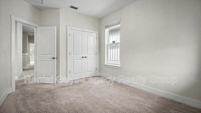 Building Photo - 409 Crestview Dr