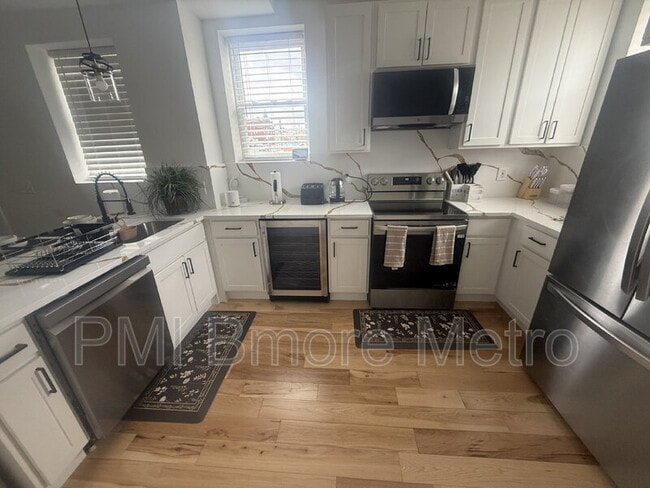 Building Photo - 1756 E North Ave