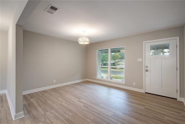 Building Photo - 8808 Clarewood Dr