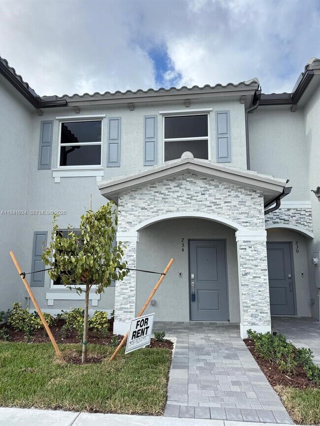 Building Photo - 234 SE 10th St