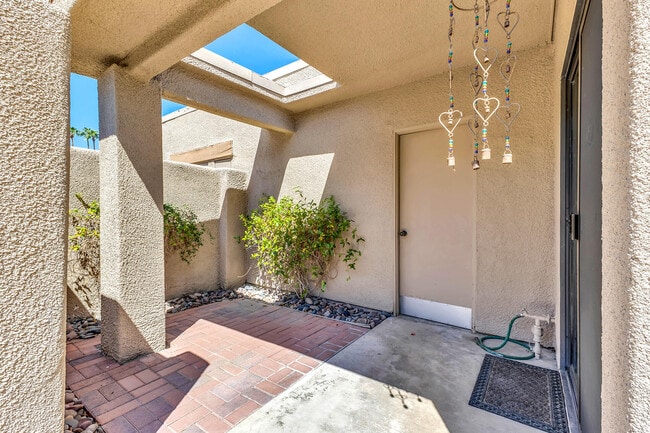 Building Photo - 48594 Oakwood Way