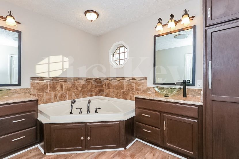 Building Photo - 1629 Comanche Run