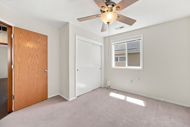 Building Photo - 931 56th St
